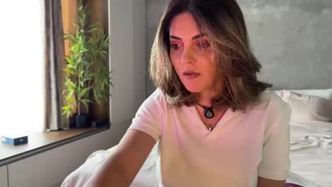 Snapshot of alliesynns chatting on 24, 3, 2026 Allie online show from 24, 3, 2026