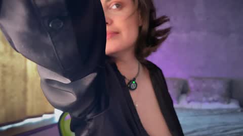 Snapshot of alliesynns chatting on 14, 4, 2026 Allie online show from 14, 4, 2026