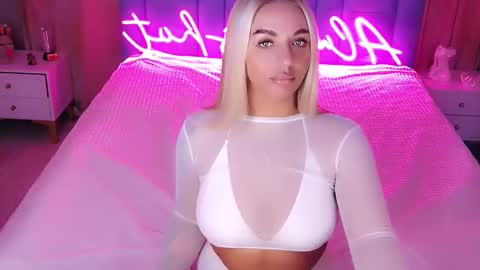 AlwaysHot online show from 19, 11, 2025