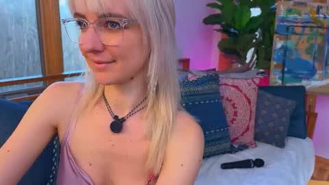 Snapshot of allyelliot chatting on 3, 12, 2025 Ally Elliot online show from 3, 12, 2025