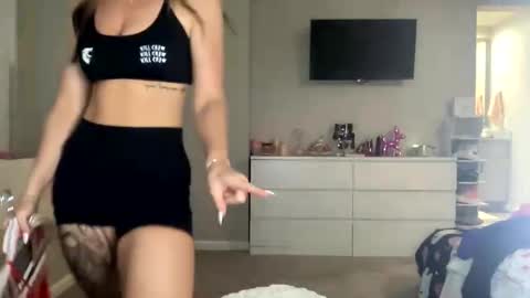 Snapshot of allymaeeee chatting on 17, 10, 2025 Ally Mae online show from 17, 10, 2025