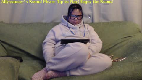 Allyssamay online show from 11, 1, 2025