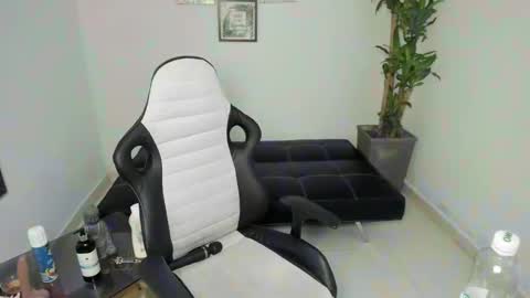 allyssann online show from 28, 1, 2025