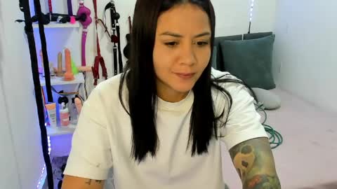 Snapshot of almaa__ chatting on 7, 4, 2026 Alma online show from 7, 4, 2026