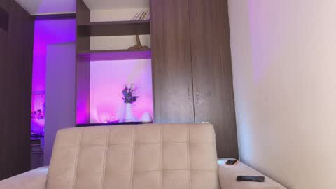 Snapshot of almacastillo2 chatting on 6, 6, 2026 Alma Castillo online show from 6, 6, 2026