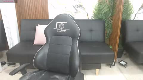 alonddra_tay online show from 5, 5, 2026