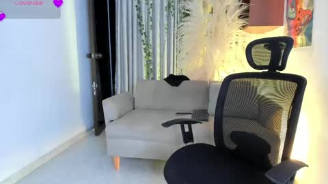 Snapshot of alondrasoomer chatting on 29, 5, 2026 ALONDRA CUTE online show from 29, 5, 2026