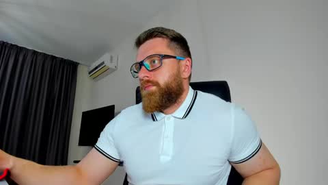 Alphaalexxx Lets reach Me 100 thumbs up online show from 14, 5, 2026