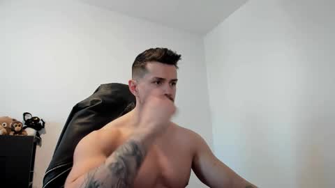 Snapshot of alphagodleatherking92 chatting on 25, 4, 2026 LeatherMaster online show from 25, 4, 2026