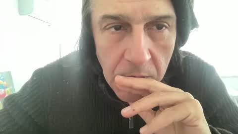 Snapshot of alphandre chatting on 27, 2, 2025 AlphAndre online show from 27, 2, 2025