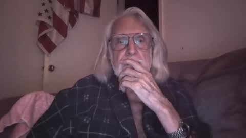 Snapshot of alphauniform chatting on 8, 4, 2026 AlphaUniform online show from 8, 4, 2026