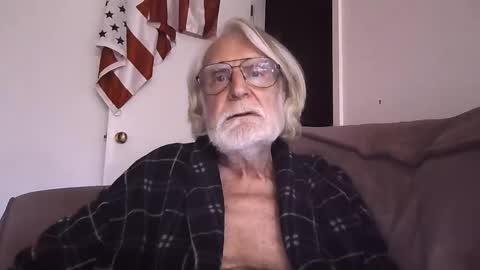 Snapshot of alphauniform chatting on 14, 4, 2026 AlphaUniform online show from 14, 4, 2026