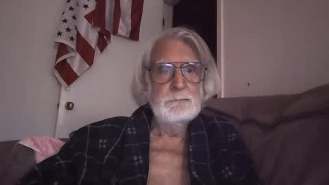 Snapshot of alphauniform chatting on 19, 4, 2026 AlphaUniform online show from 19, 4, 2026