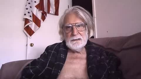 Snapshot of alphauniform chatting on 23, 4, 2026 AlphaUniform online show from 23, 4, 2026