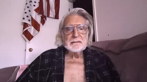 Snapshot of alphauniform chatting on 24, 4, 2026 AlphaUniform online show from 24, 4, 2026