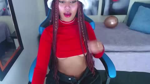 Snapshot of alya_gomez chatting on 5, 1, 2025 online show from 5, 1, 2025