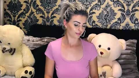 Snapshot of alyblonde chatting on 19, 12, 2024 aly online show from 19, 12, 2024