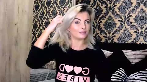 Snapshot of alyblonde chatting on 19, 1, 2025 aly online show from 19, 1, 2025