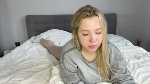 Snapshot of alyrasun chatting on 25, 4, 2026 Al online show from 25, 4, 2026