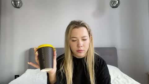 Snapshot of alyrasun chatting on 29, 4, 2026 Al online show from 29, 4, 2026