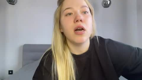 Snapshot of alyrasun chatting on 3, 5, 2026 Al online show from 3, 5, 2026