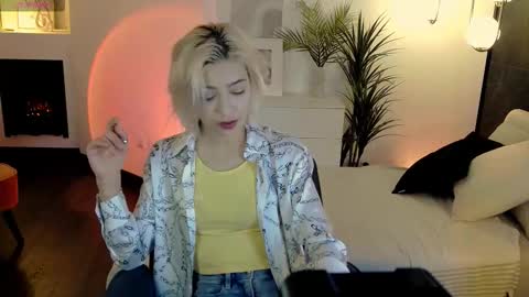 Snapshot of alysiasun chatting on 8, 9, 2025 Alysia online show from 8, 9, 2025
