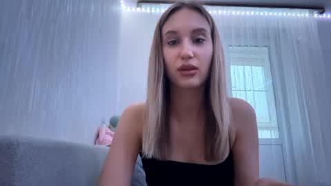 Snapshot of alysonbrettmann chatting on 29, 4, 2026 Sofi online show from 29, 4, 2026