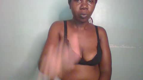 Snapshot of am_creme_delight chatting on 2, 6, 2026 am_creme_delight online show from 2, 6, 2026