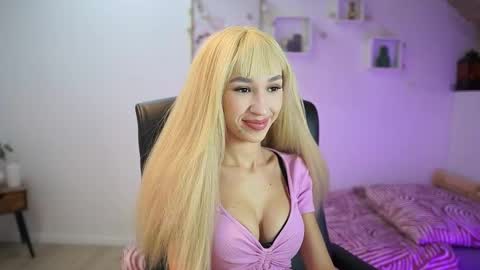 Snapshot of amai__liu chatting on 8, 11, 2025 Amai Liu online show from 8, 11, 2025