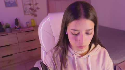 Snapshot of amaia_daniells chatting on 19, 11, 2025 B I A N C A online show from 19, 11, 2025