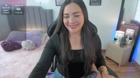 Snapshot of amaia_monet chatting on 14, 11, 2025 Hi Im AmaiaHelp me reach 100 likes online show from 14, 11, 2025