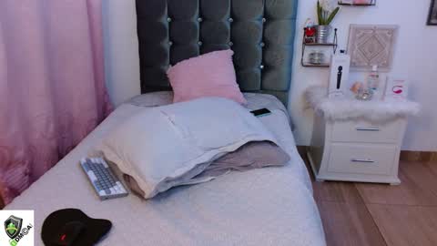 Snapshot of amalia_brunette chatting on 3, 1, 2025 AMALIA online show from 3, 1, 2025