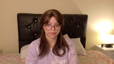 Snapshot of amand1_sweet chatting on 28, 2, 2025 online show from 28, 2, 2025