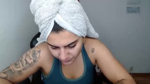 Snapshot of amanda5star chatting on 18, 12, 2025 The queen of the biceps online show from 18, 12, 2025