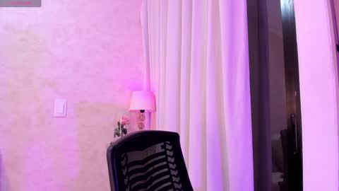 Snapshot of amanda_26 chatting on 8, 1, 2025 Luisa online show from 8, 1, 2025