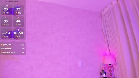 Snapshot of amanda_26 chatting on 28, 1, 2025 Luisa online show from 28, 1, 2025