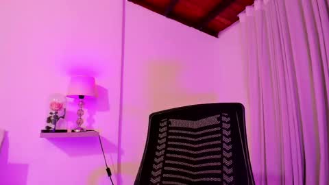 Snapshot of amanda_26 chatting on 6, 3, 2025 Luisa online show from 6, 3, 2025