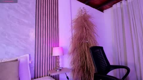 Snapshot of amanda_26 chatting on 22, 10, 2025 Luisa online show from 22, 10, 2025