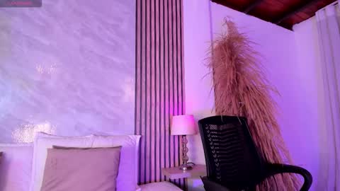 Snapshot of amanda_26 chatting on 26, 10, 2025 Luisa online show from 26, 10, 2025