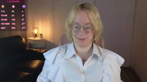 Snapshot of amanda_butlerr chatting on 29, 6, 2026 Hi im Amanda online show from 29, 6, 2026