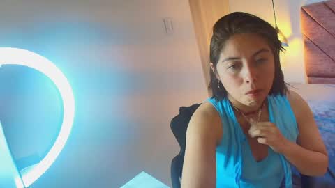 Snapshot of amanda_fox__ chatting on 13, 4, 2026 AMANDA FOX online show from 13, 4, 2026