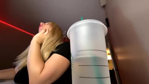 Snapshot of amandainbloom chatting on 7, 10, 2025 Amanda online show from 7, 10, 2025