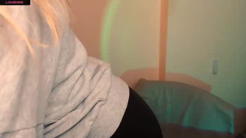 Snapshot of amandasentin chatting on 1, 11, 2025 Amanda online show from 1, 11, 2025