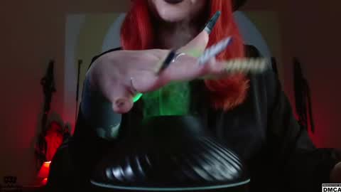 Goddess Amanita online show from 18, 12, 2024