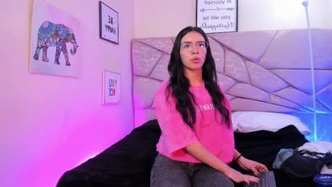 Snapshot of amara_velle chatting on 6, 4, 2026 amara velle online show from 6, 4, 2026