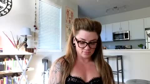 Amara Jezebel online show from 23, 9, 2025