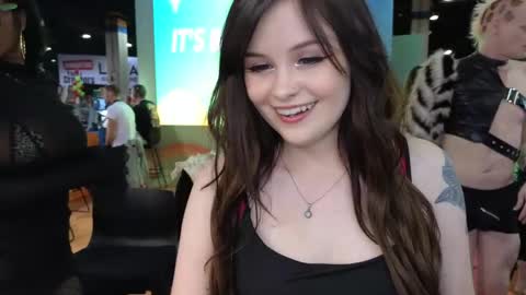 Snapshot of amaramoonglow chatting on 10, 4, 2026 Amara online show from 10, 4, 2026