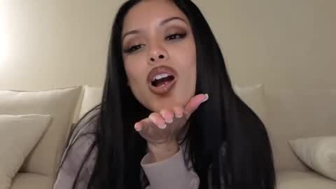 amaya_floress online show from 4, 2, 2026