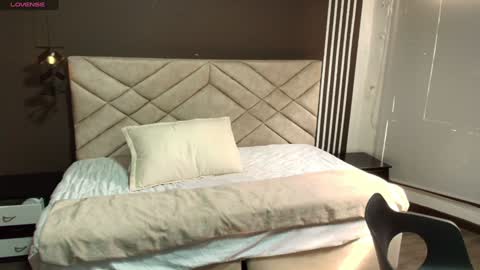 Ambar Ross online show from 11, 1, 2025