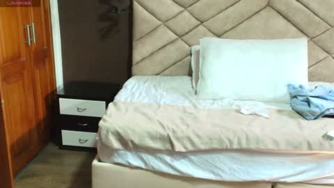 Ambar Ross online show from 20, 1, 2025